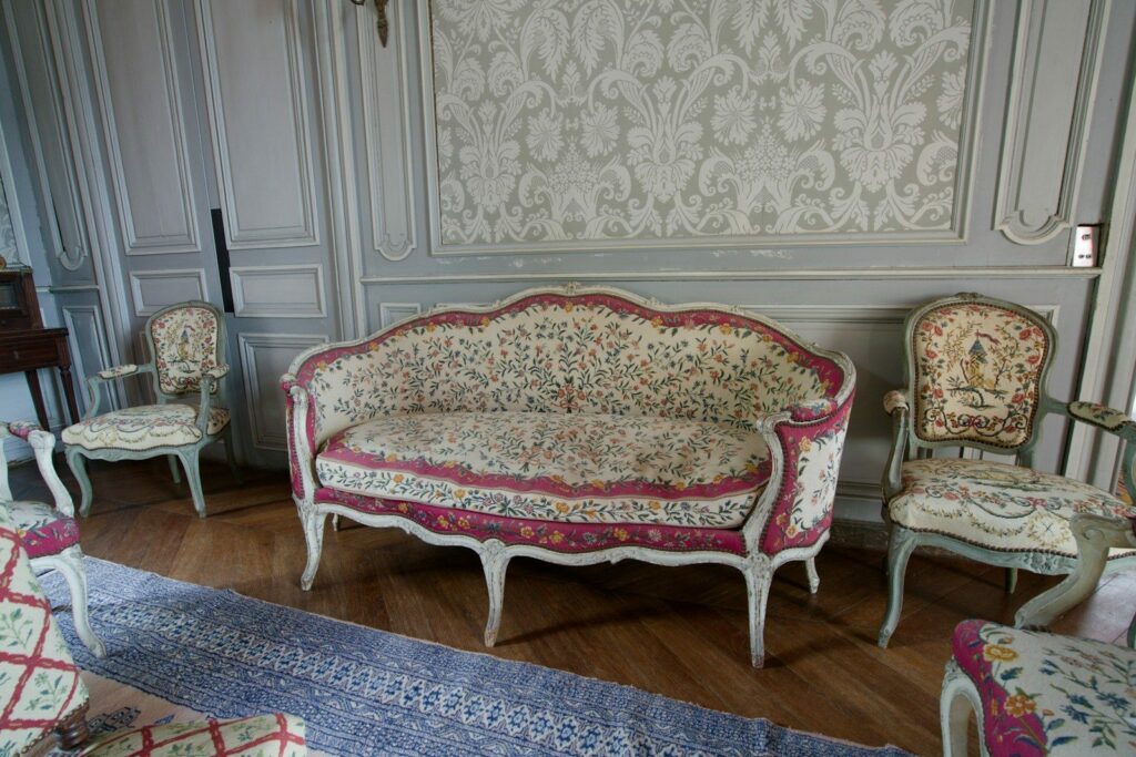 Comment obtenir un débarras gratuit grâce au rachat de vos meubles ?